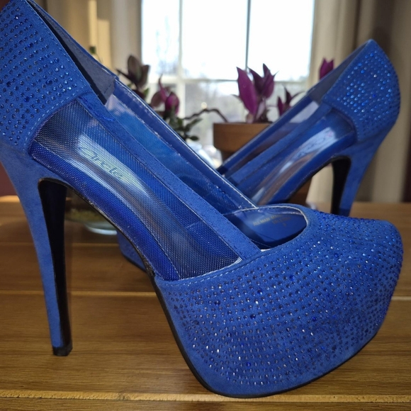 Red Circle Women's Blue Heels - Picture 1 of 5